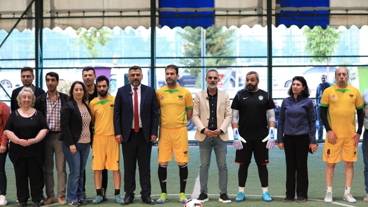 Amed de turnuvaya futbolî dest pêkena