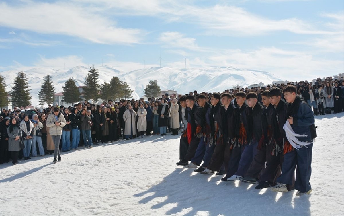 Bêdlîs de coşê Festîvala Vewre