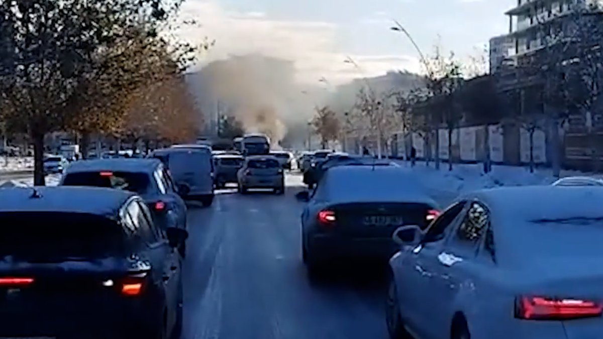 Li Amedê agir bi wesayîtekê ket: Trafîk rawestiya