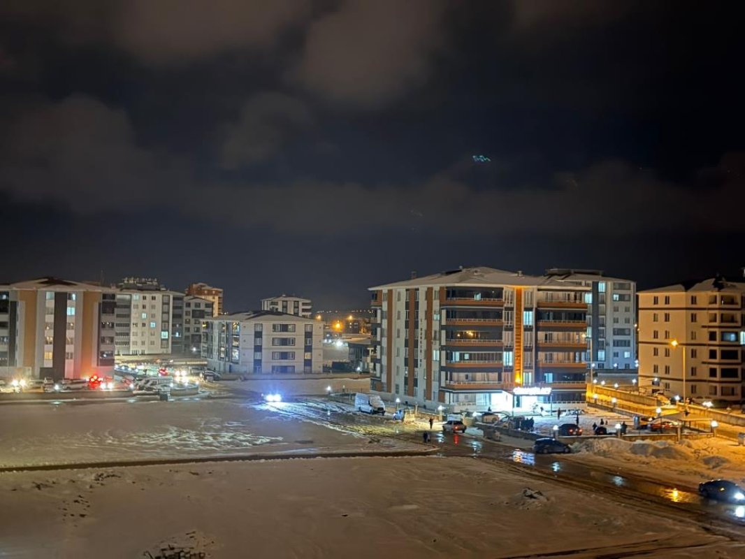 Mereş de erdlerz: Şaristanê derûdorî zî lerzayî