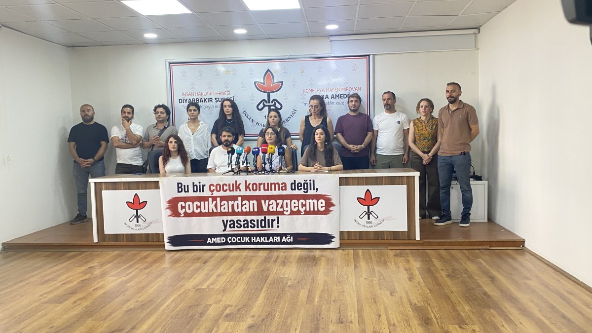 Berteka li dijî qanûna zarokan: Pêşniyarê vekişînin