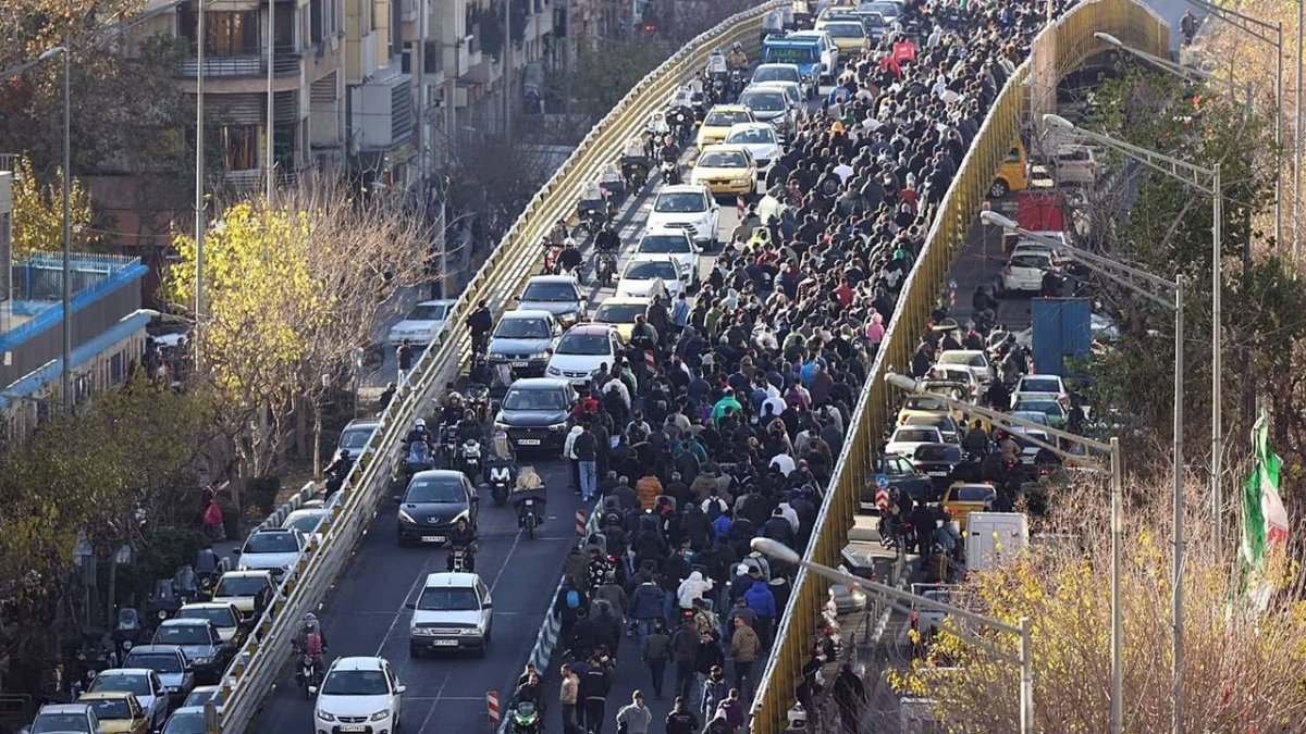 Hejmara qurbaniyên xwepêşandanên li Îranê gihîştiye 65 kesan