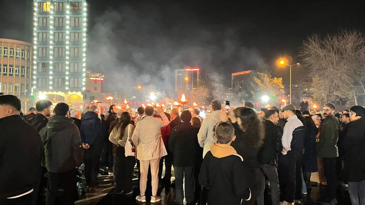 6 partî û rêxistin li Qada Şêx Seîd agirê Newrozê pê xistin