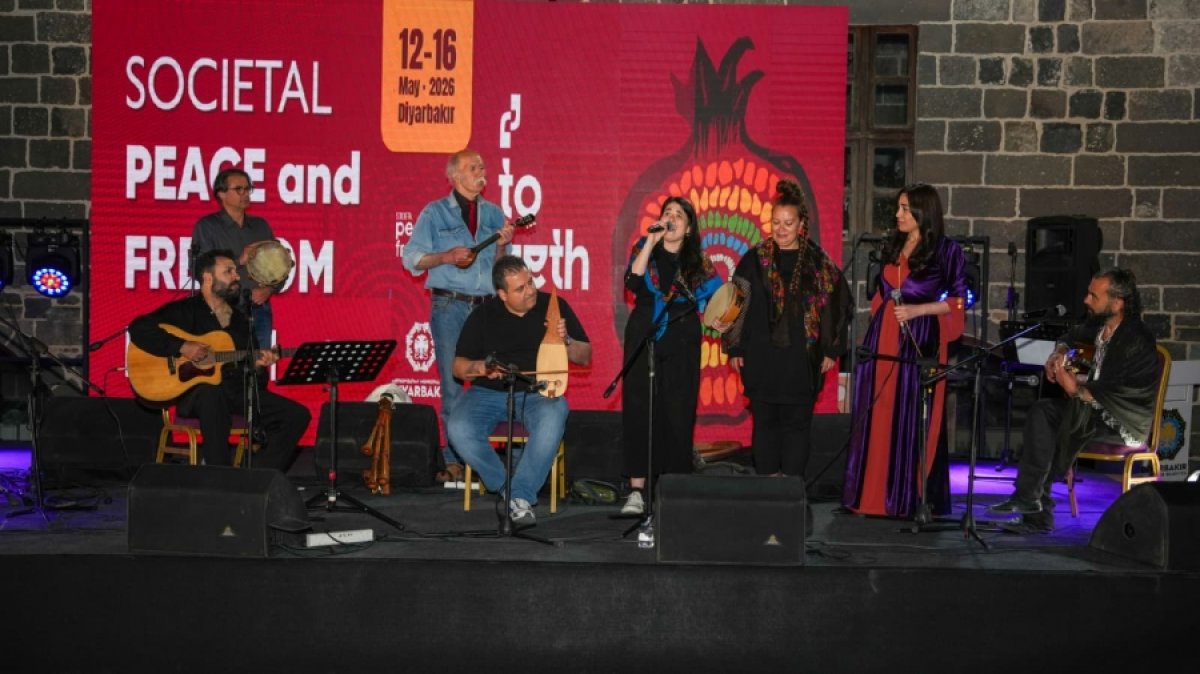 Forumê Aştî û Azadîya Komelkîye bi Konserêko Zafziwanî Qedîya