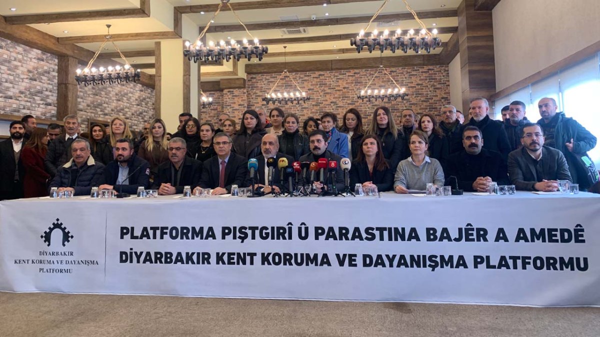 Ji Amedê bo Kobaniyê kampanyaya alîkariyê: Kamyonên alîkariyê amade ne