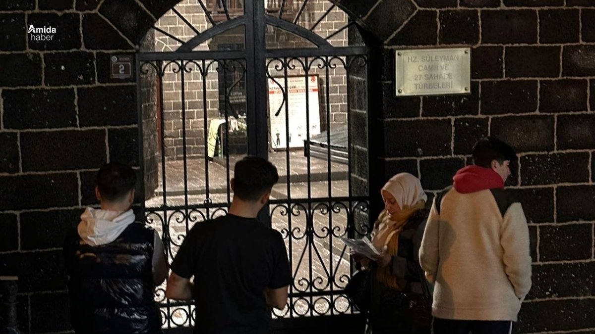 Şewa Qendîlî de camî qefilnaye bî, şar teber de mend