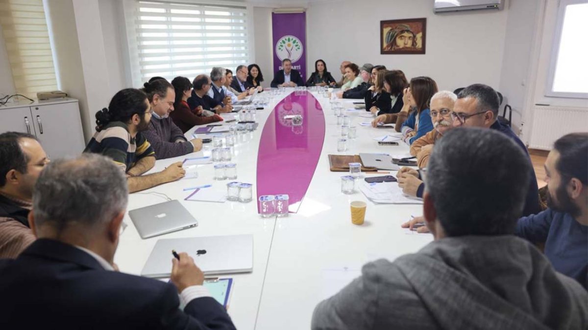 DEM Partî civiya: Di rojevê de gelek mijar hene