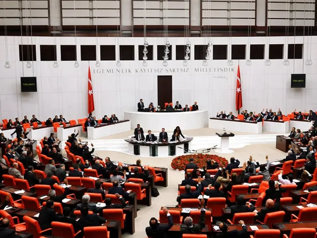 Pêşniyaryasa li gor partiyan: Kê çi got?