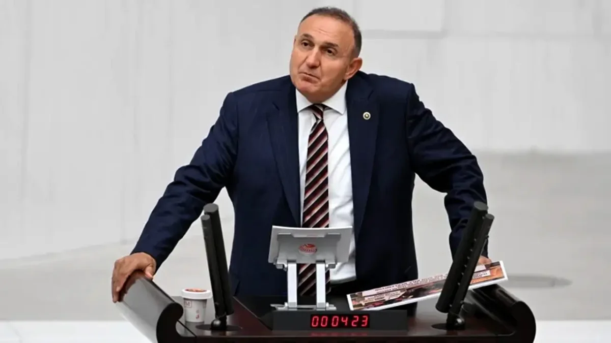 Parlamenterê Partiya İYİ yê ku heqaret li serkirdeyên Kurdan kiribû, îstifa kir