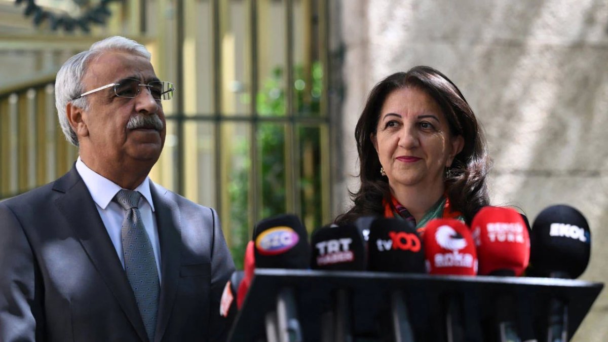 Şandeya Îmraliyê ji giravê vegeriya: Daxuyanî sibê ye