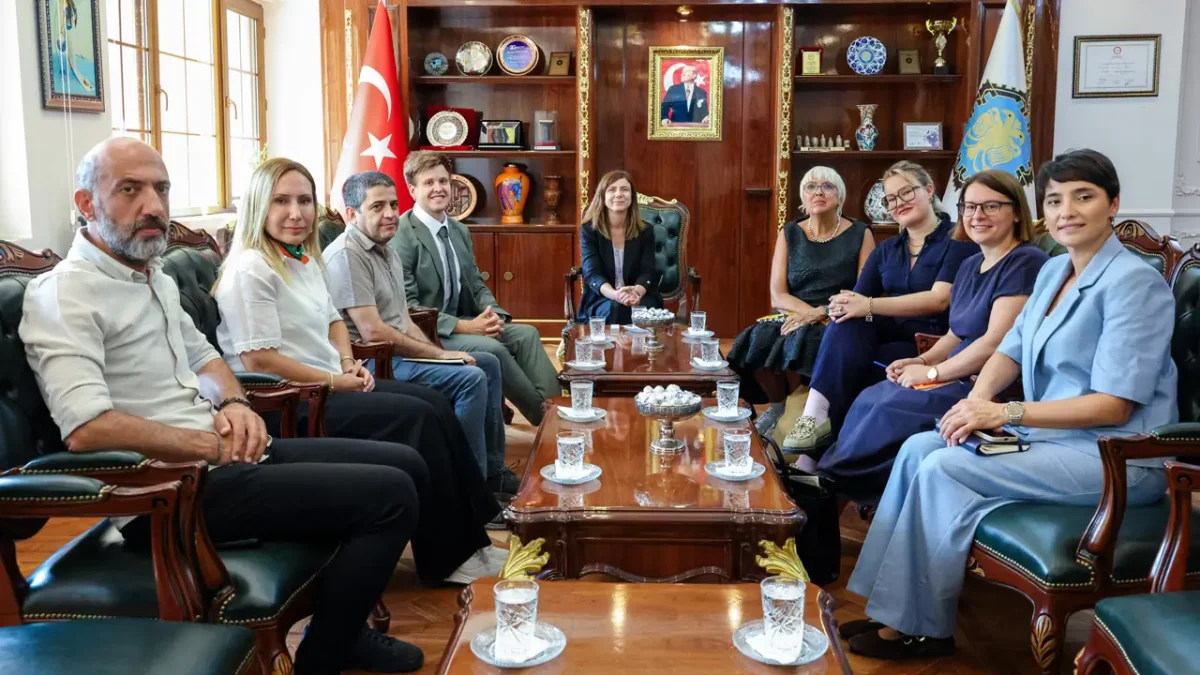 Şandeke Alman serdana Şaredariya Bajarê Mezin a Amedê kir û Tahir Elçî bi bîr anî